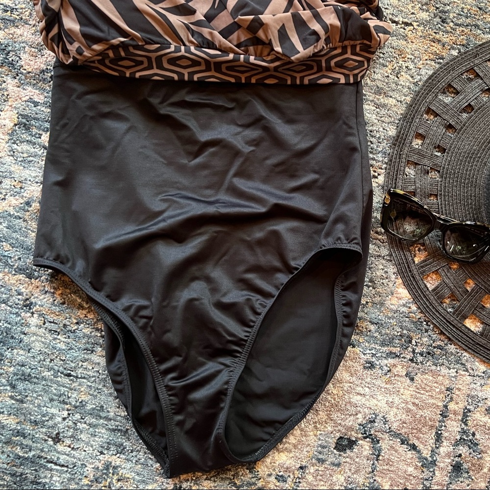 Miraclesuit ๐ด Black & Tan Palm Print - Picture 6 of 9